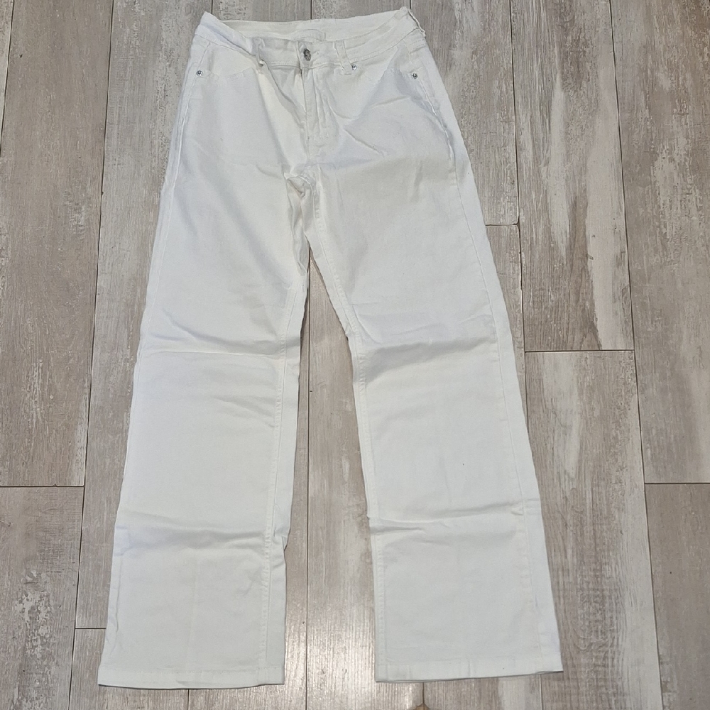 Stylish Amazon  White Pants Straight Legged  Size Medium